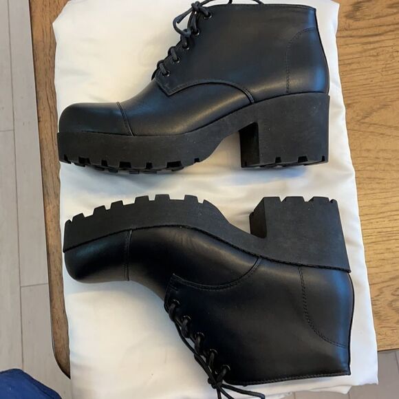 CHELSEA CREW BLACK PLATFORM BOOTIES.  NEW - Picture 5 of 9